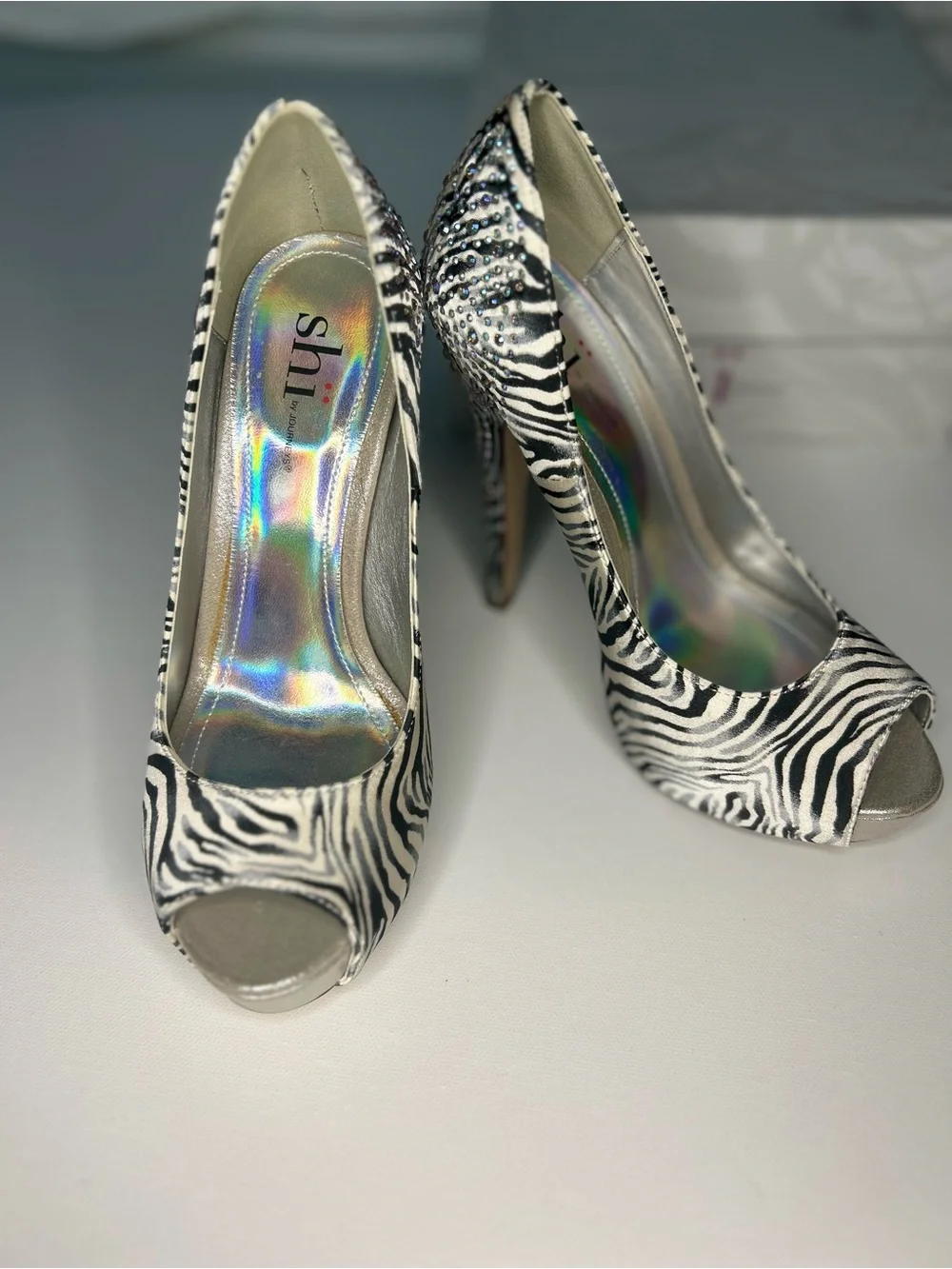 Shi by Journeys Zebra Print Peep Toe Platform Pumps Heels New In Box Size 6 Glam
